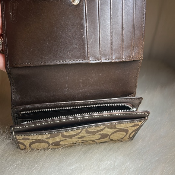 Coach Signature Wallet - Picture 7 of 8